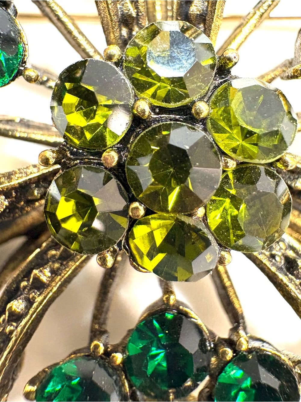 Gold-Tone Green Crystal Floral Brooch - Unbranded 1 3/4” - Picture 3 of 6